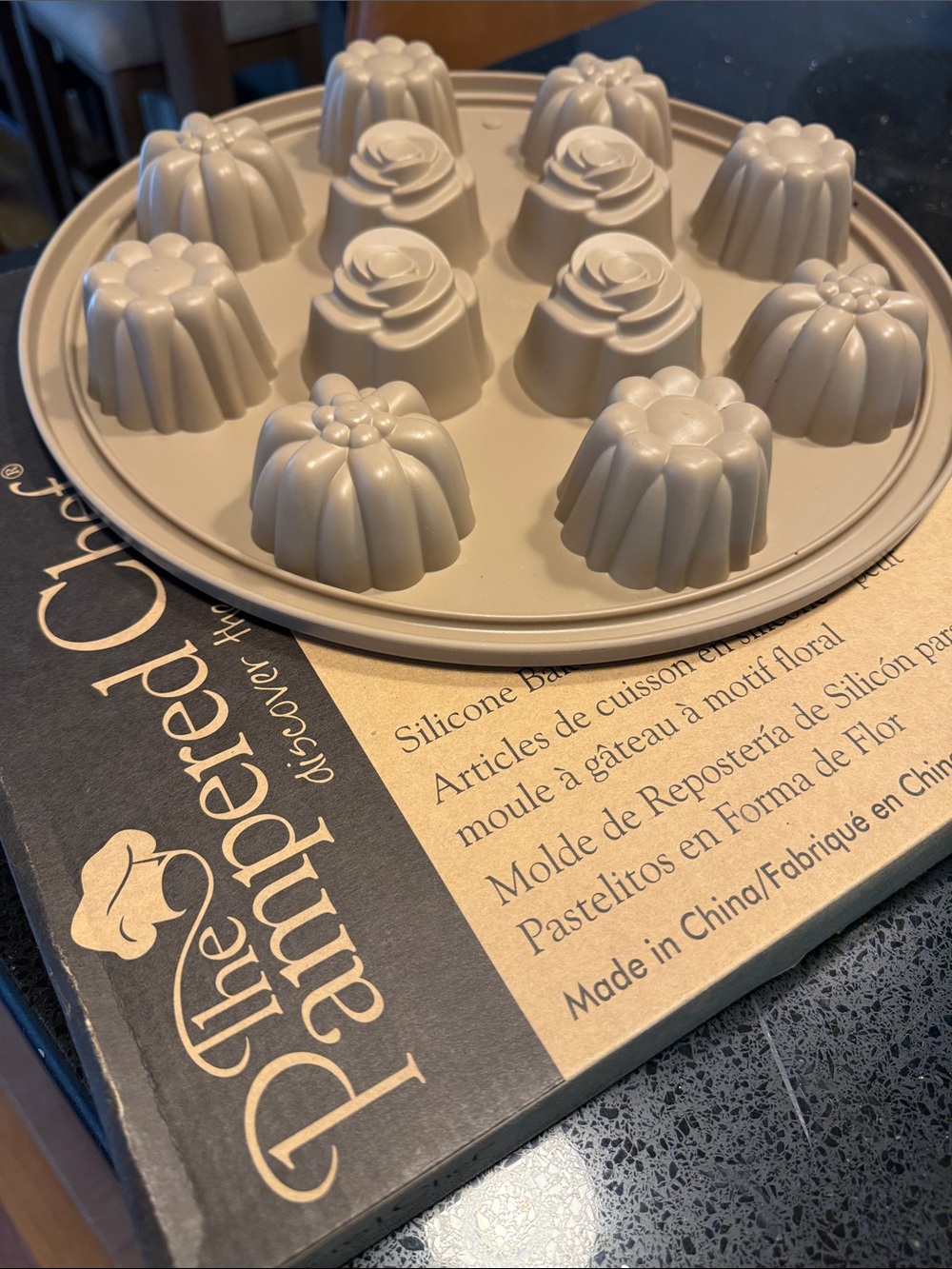 The Pampered Chef Floral Silicone Cupcake Pan 12-Cavity